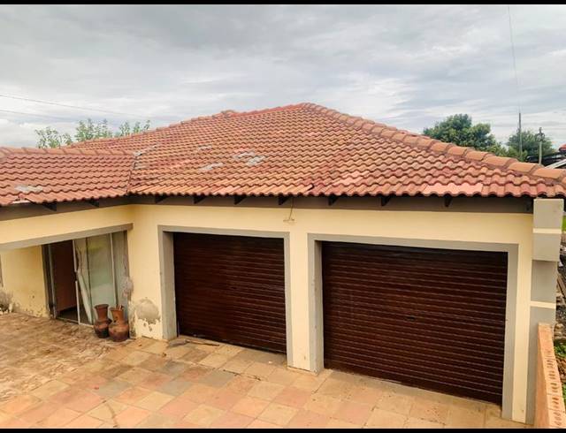 3 BEDROOM HOUSE FOR SALE IN HILLS VIEW